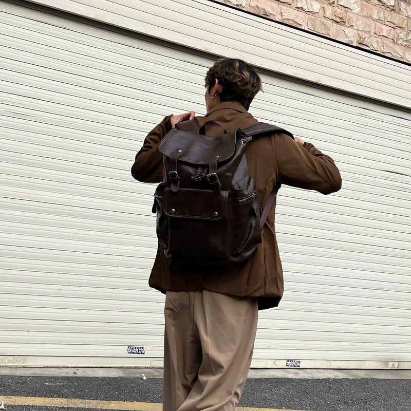 حقيبة ظهر جلدية بتصميم ريترو مينيماليست لحمل اللاب توب 