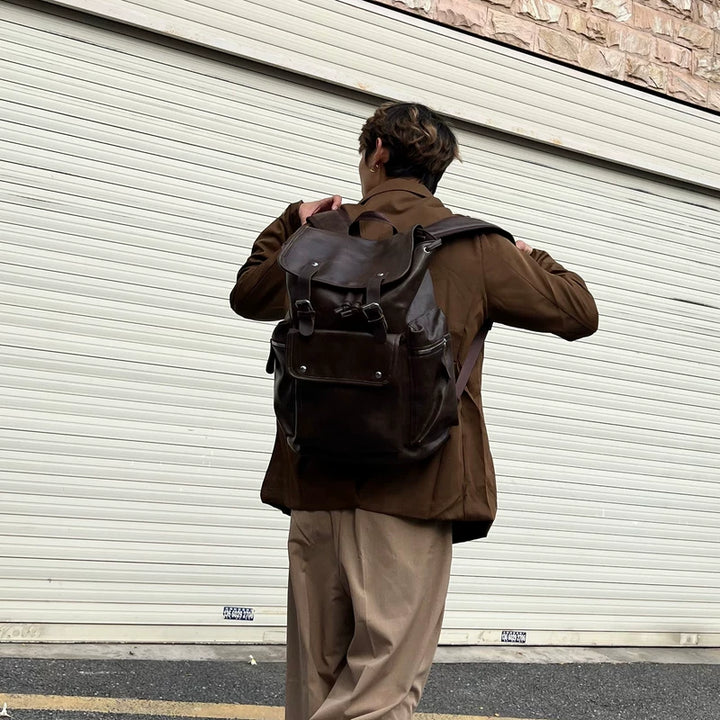 حقيبة ظهر جلدية بتصميم ريترو مينيماليست لحمل اللاب توب 