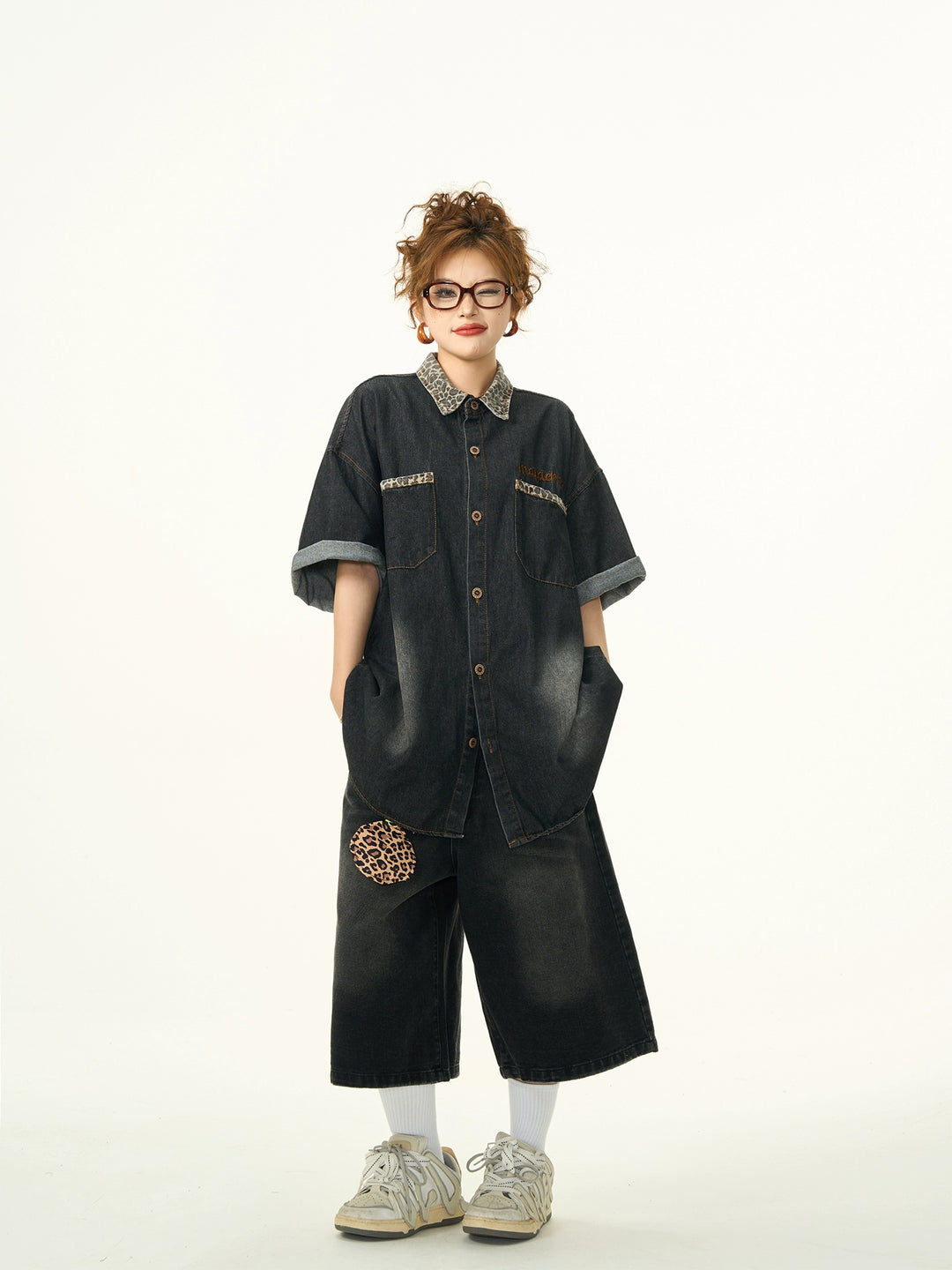 Chemise en denim à manches courtes en patchwork léopard 