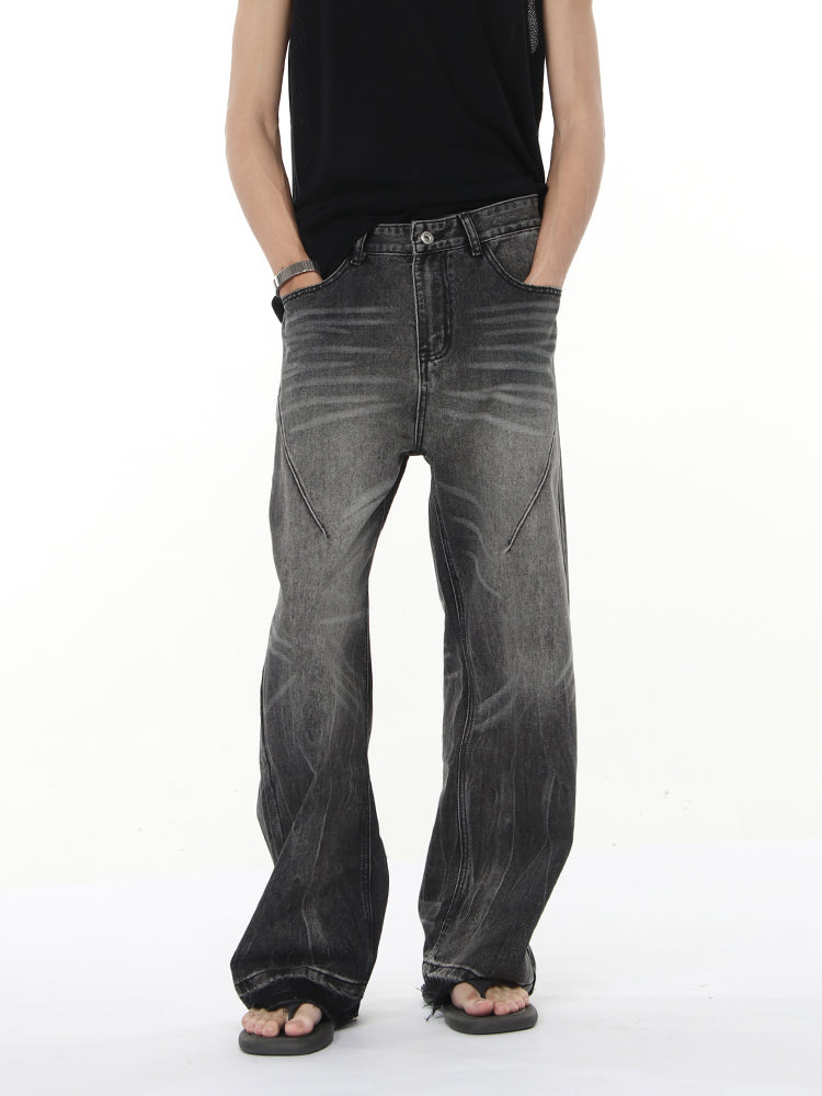 Gewaschene Straight-Leg Jeans mit rohem Saum 
