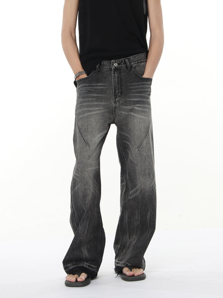 Gewaschene Straight-Leg Jeans mit rohem Saum 