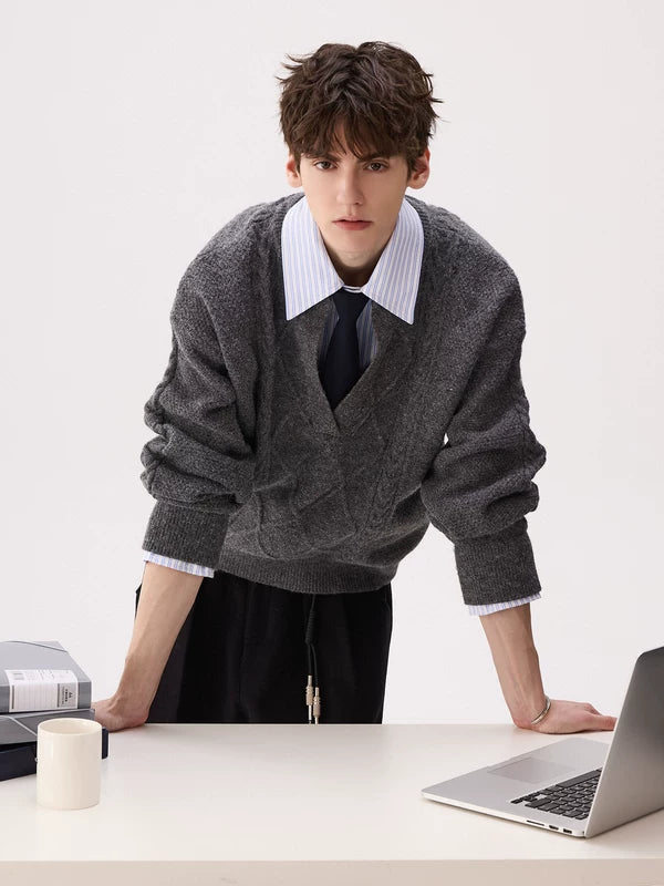 Pull en maille torsadée à col en V effet superposé 