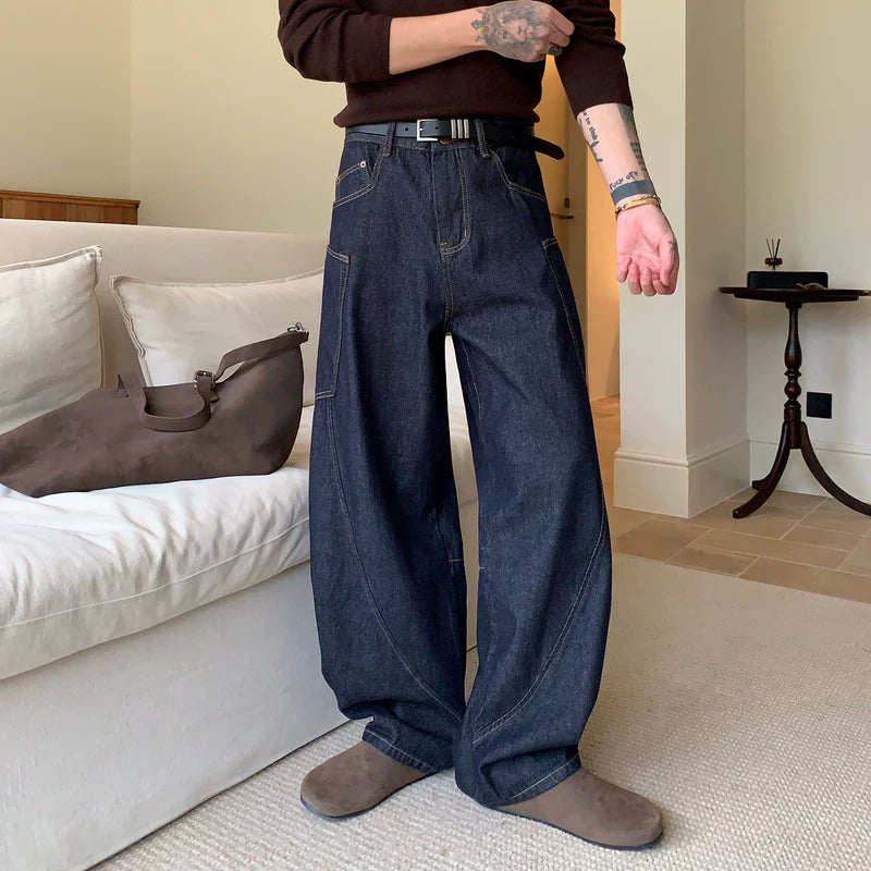 Gedeconstrueerde gebogen mes stikje jeans broek 