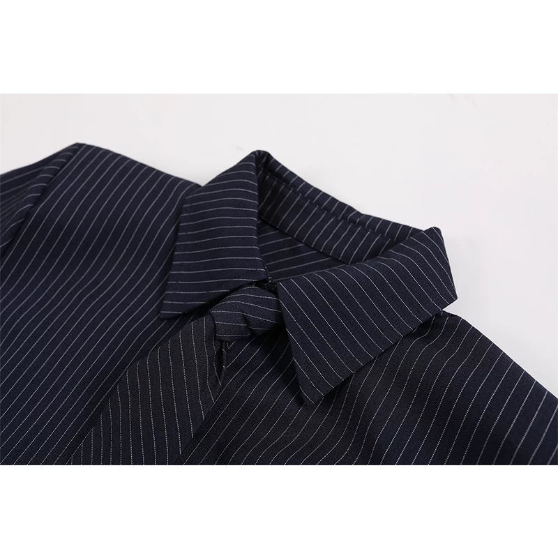 Conjunto de Camisa Rayada y Falda Asimétrica 