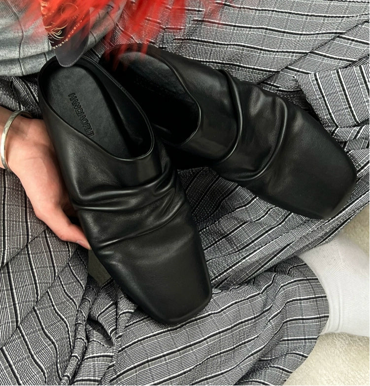 Wrinkled Cowhide Square Toe Closed Mules