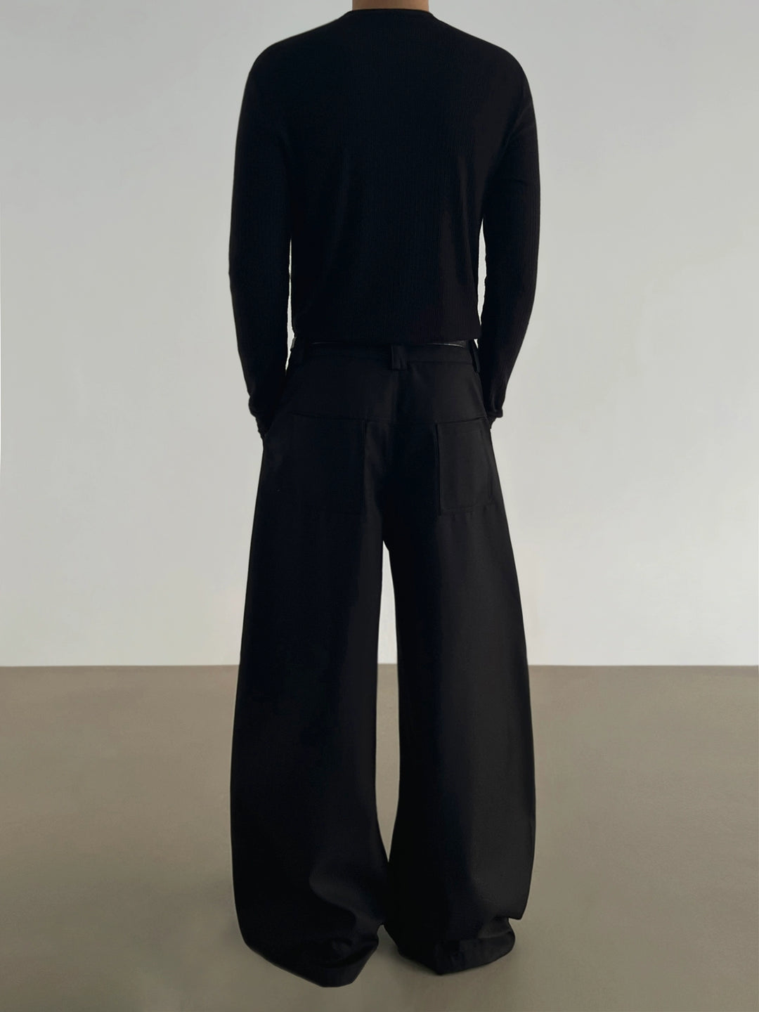 Pantalones amplios de pierna ancha con pliegues y corte en A 