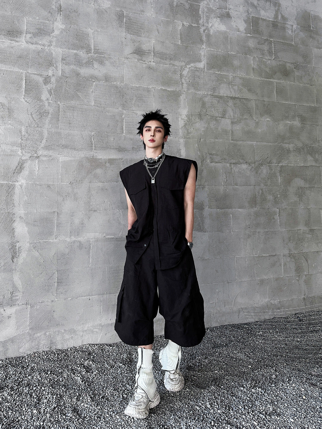 Sleeveless Button-Down Utility Street Vest