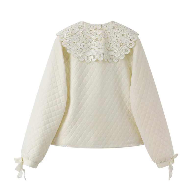 Giacca trapuntata con colletto in pizzo e fiocchi 