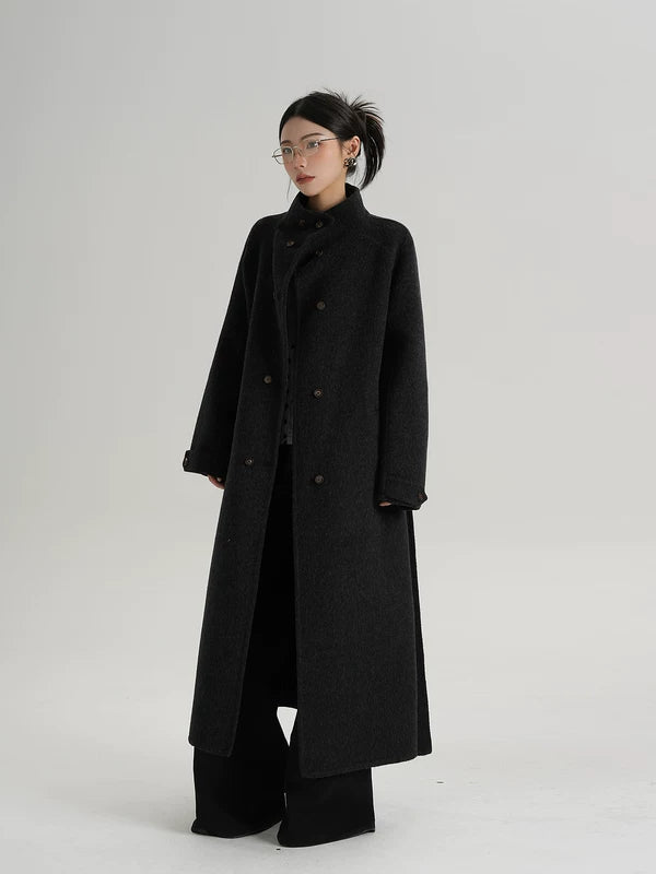 Пальто из шерсти с высоким воротником и двойной застежкой 