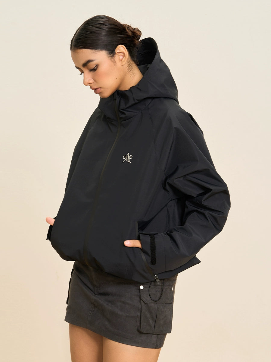 سترة ميدانية بغطاء رأس مع تطريز رجعي 