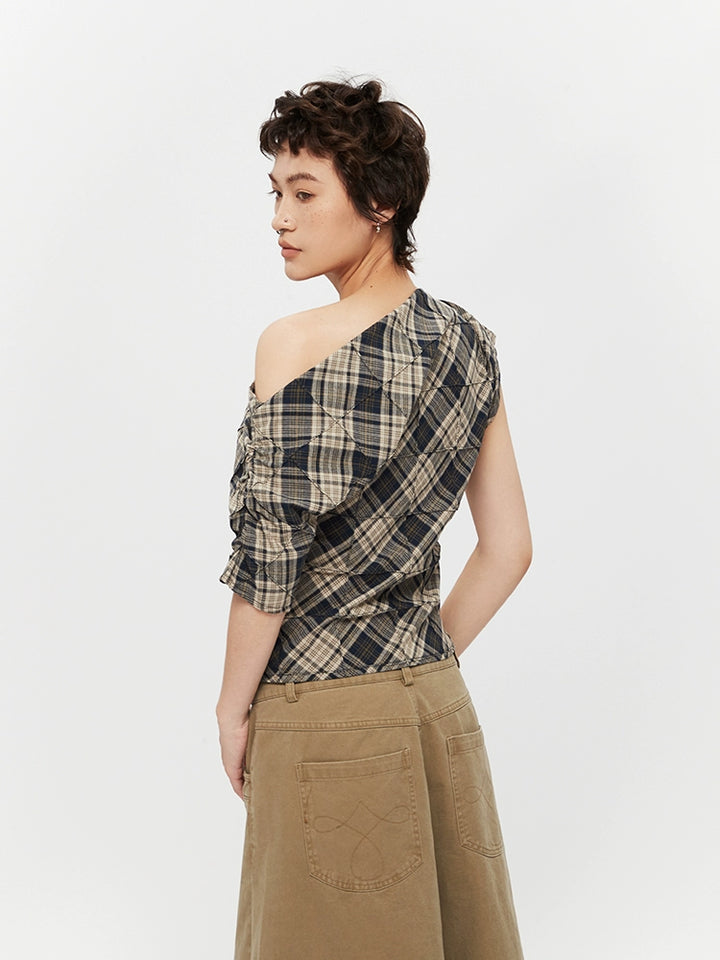 Pull col roulé ajusté à carreaux, décolleté épaule 