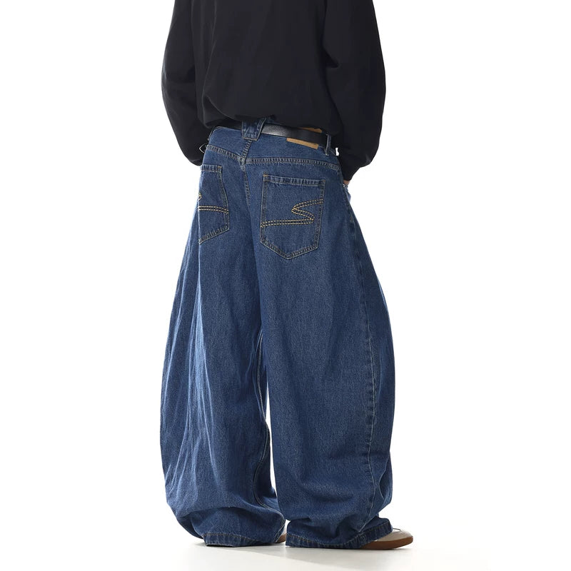 Pantaloni in jeans con gamba larga e lama curva 