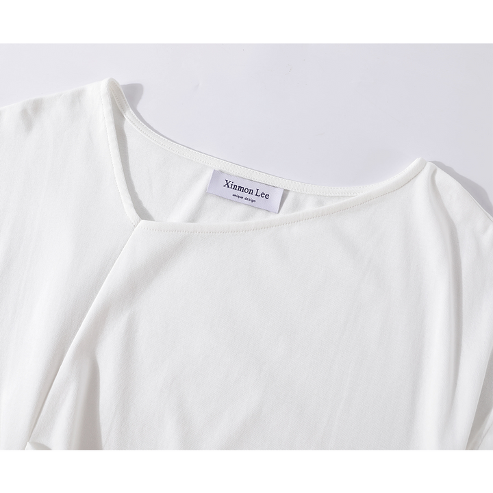 Haut à col oblique avec plis et ceinture à nouer 