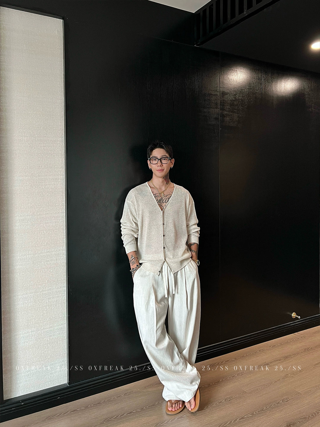 Pantaloni casual dritti a pieghe e drappeggio 