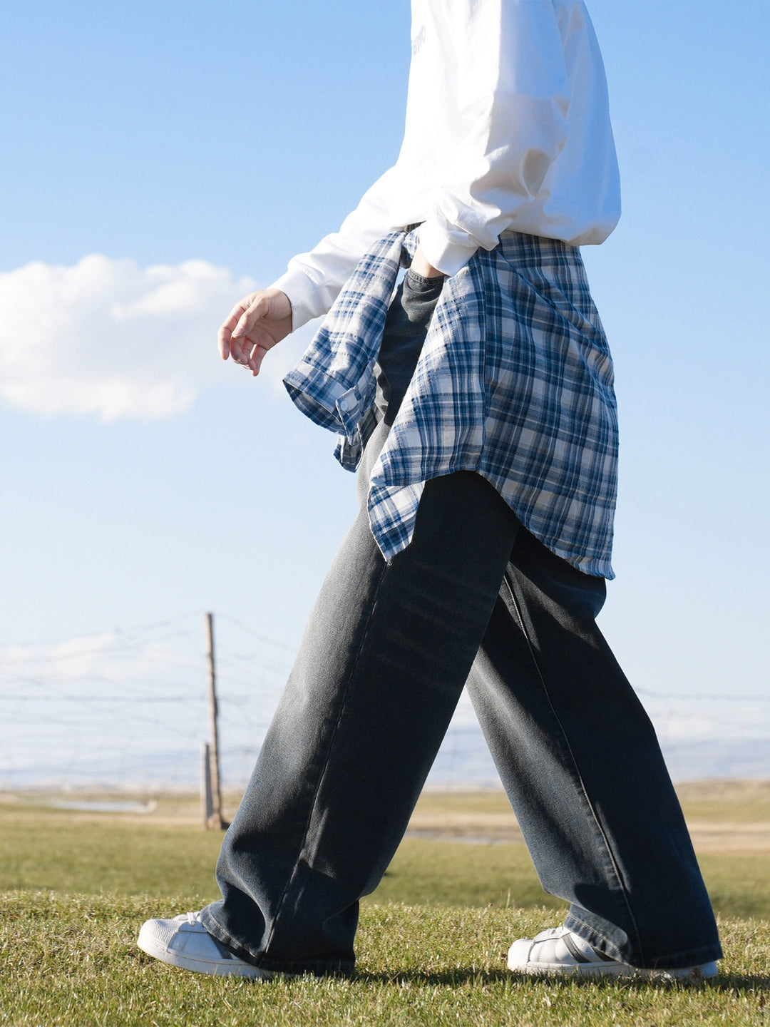 Distressed Loose Straight Washed Jeans