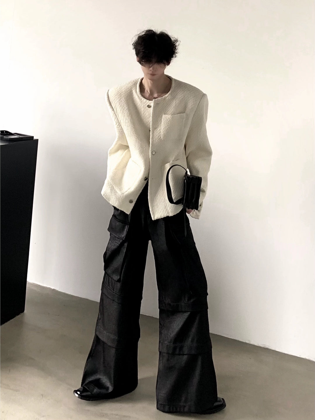 ショルダーパッド付きノーカラーウールジャケット 