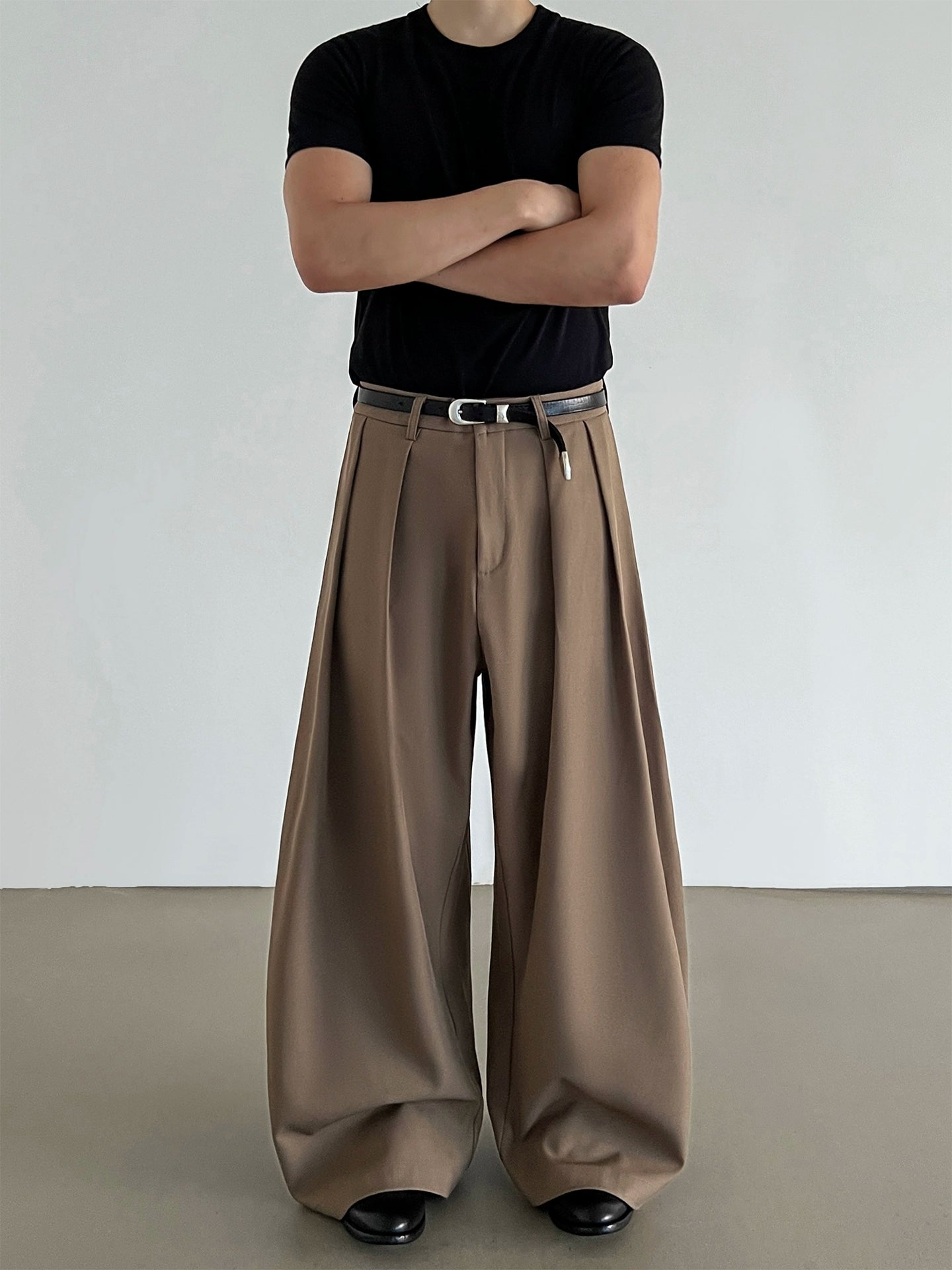 سروال كاجوال واسع الساق مع طيات على شكل حرف A 