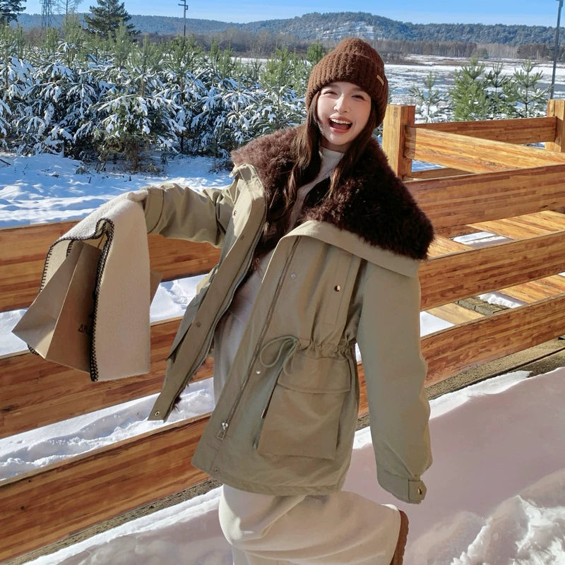 جاكيت داون متوسط الطول مع ياقة من الفرو 