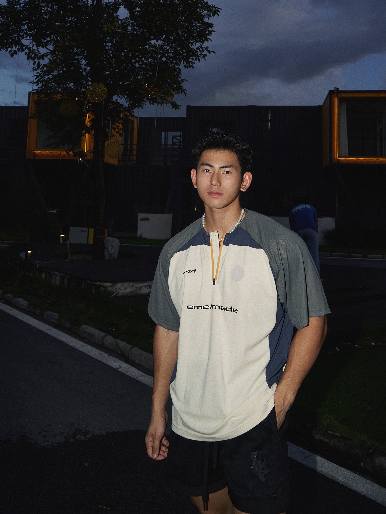 Suéter de manga corta suelto de parcheo retro 