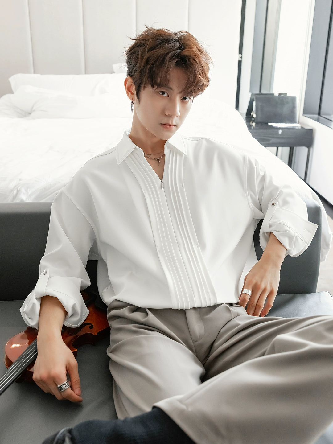 브이넥 긴팔 주름 셔츠 