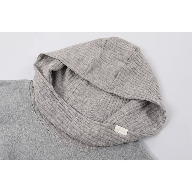 Sudadera suelta de pullover con hombros al descubierto 