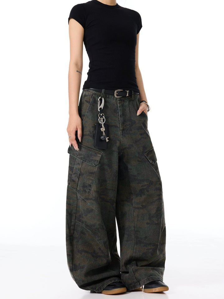 Pantalones cargo de pierna ancha con múltiples bolsillos en camuflaje 