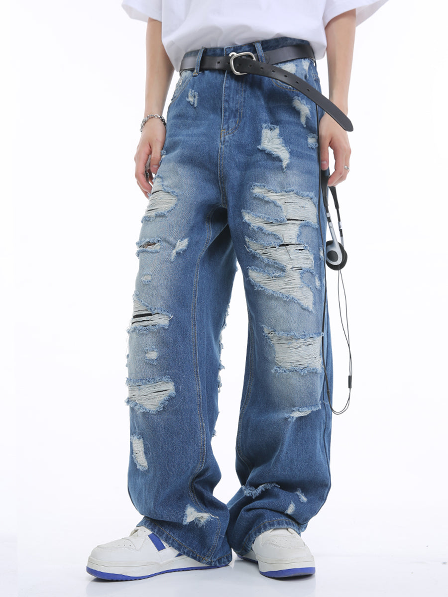 Zerrissene weite Jeans mit Löchern 