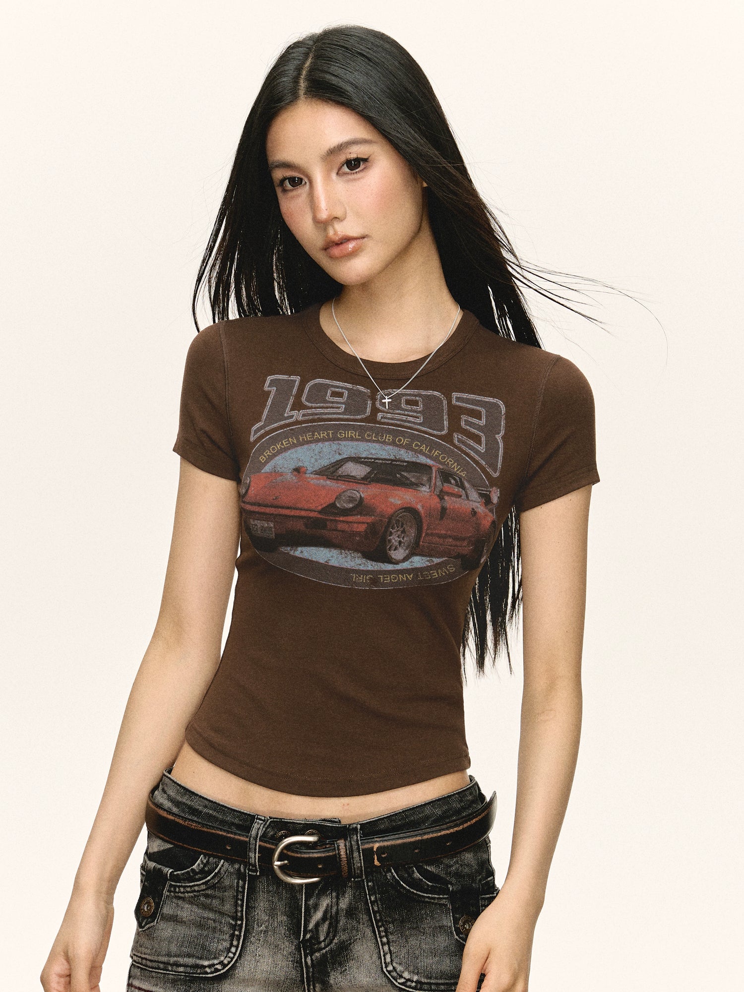 تي شيرت قصير الأكمام مزين برسومات 