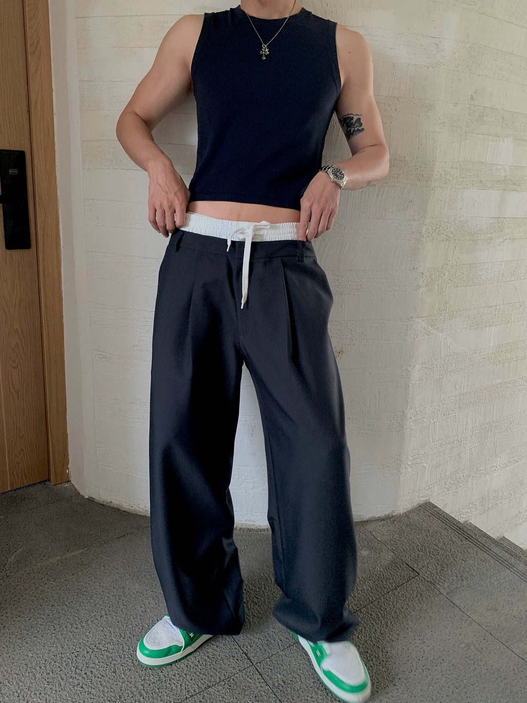 Pantaloni a gamba larga plissettati con vita elastica 