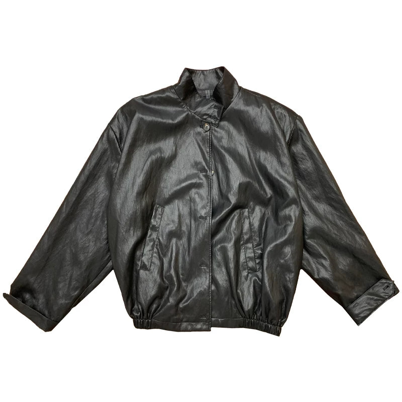 Chaqueta de cuero con botones y cuello alto de gran tamaño 