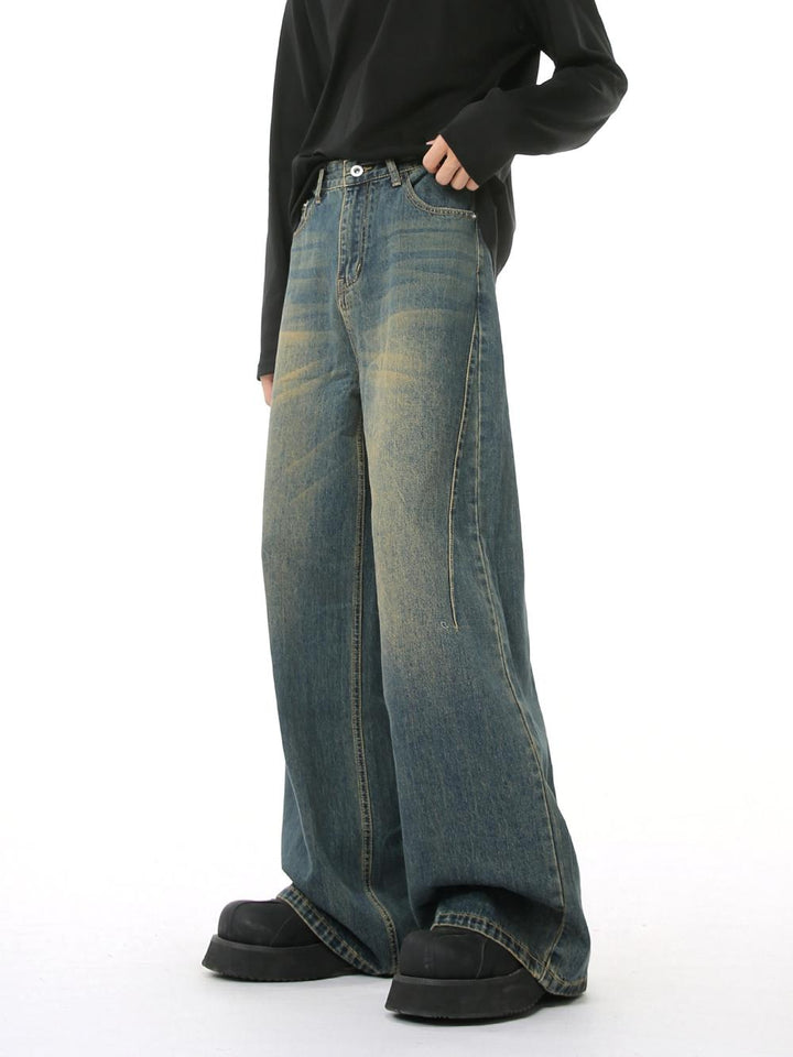 Hoch geschnittene, weite Jeans mit mittlerer Leibhöhe 