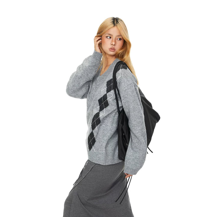 Diamond Pattern V-Neck Knit Sweater