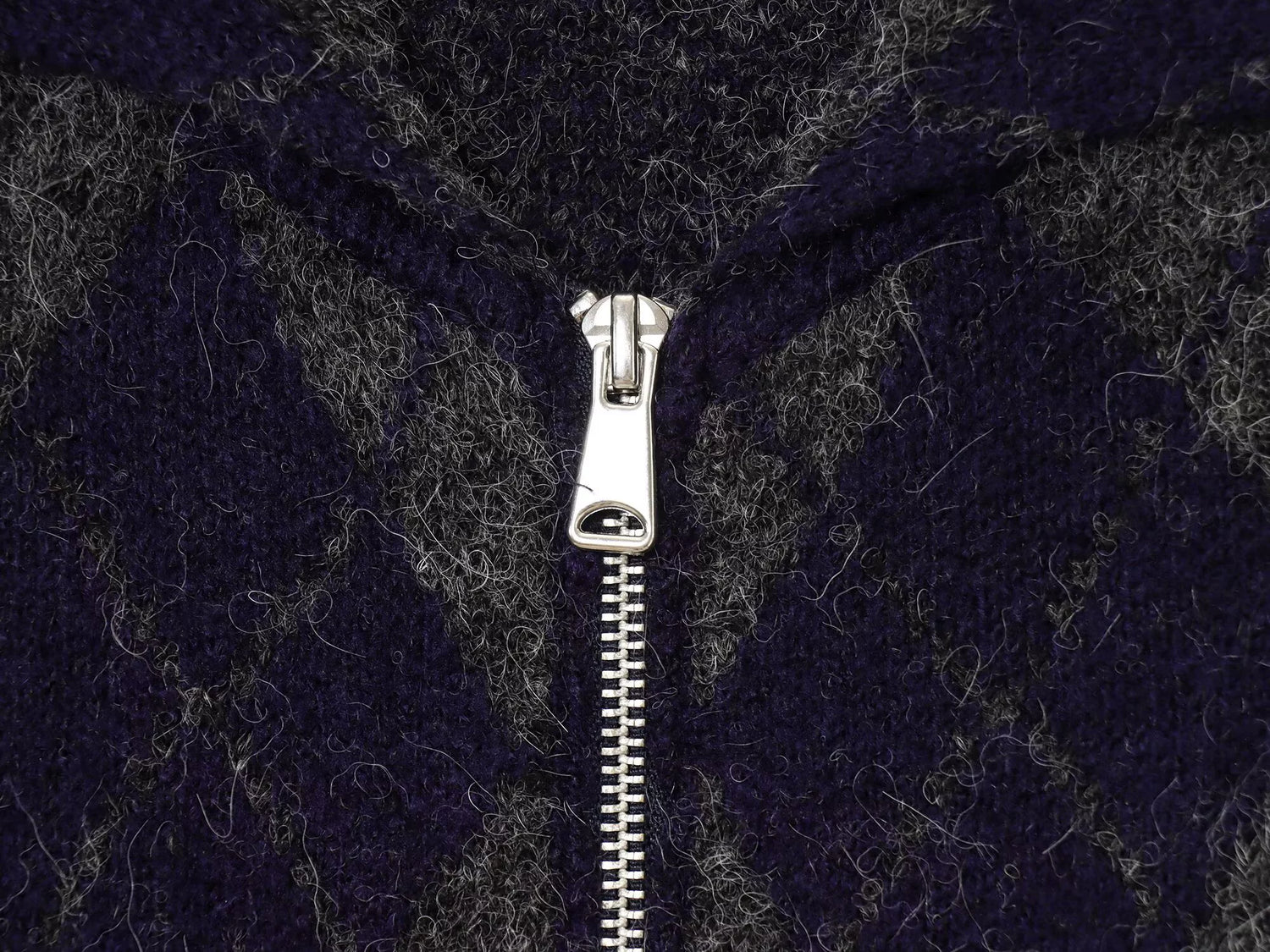 ダイヤモンドパターンのニットボンバージャケット 