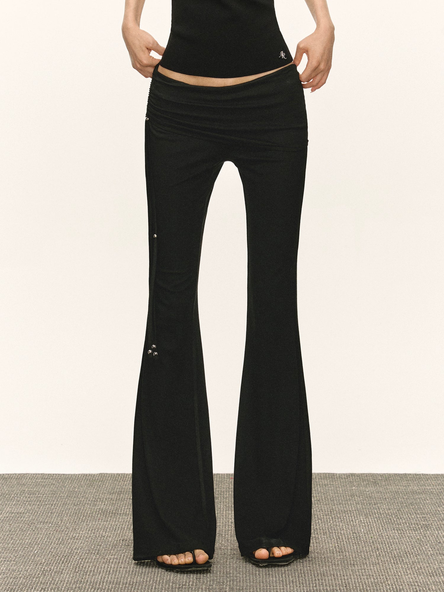 بنطلونات كاجوال ضيقة ذات قصة ضيقة 