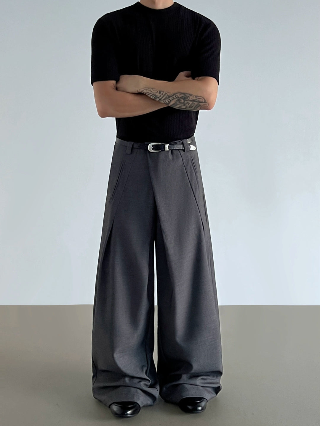 Loose Pleated Wide-Leg Pants