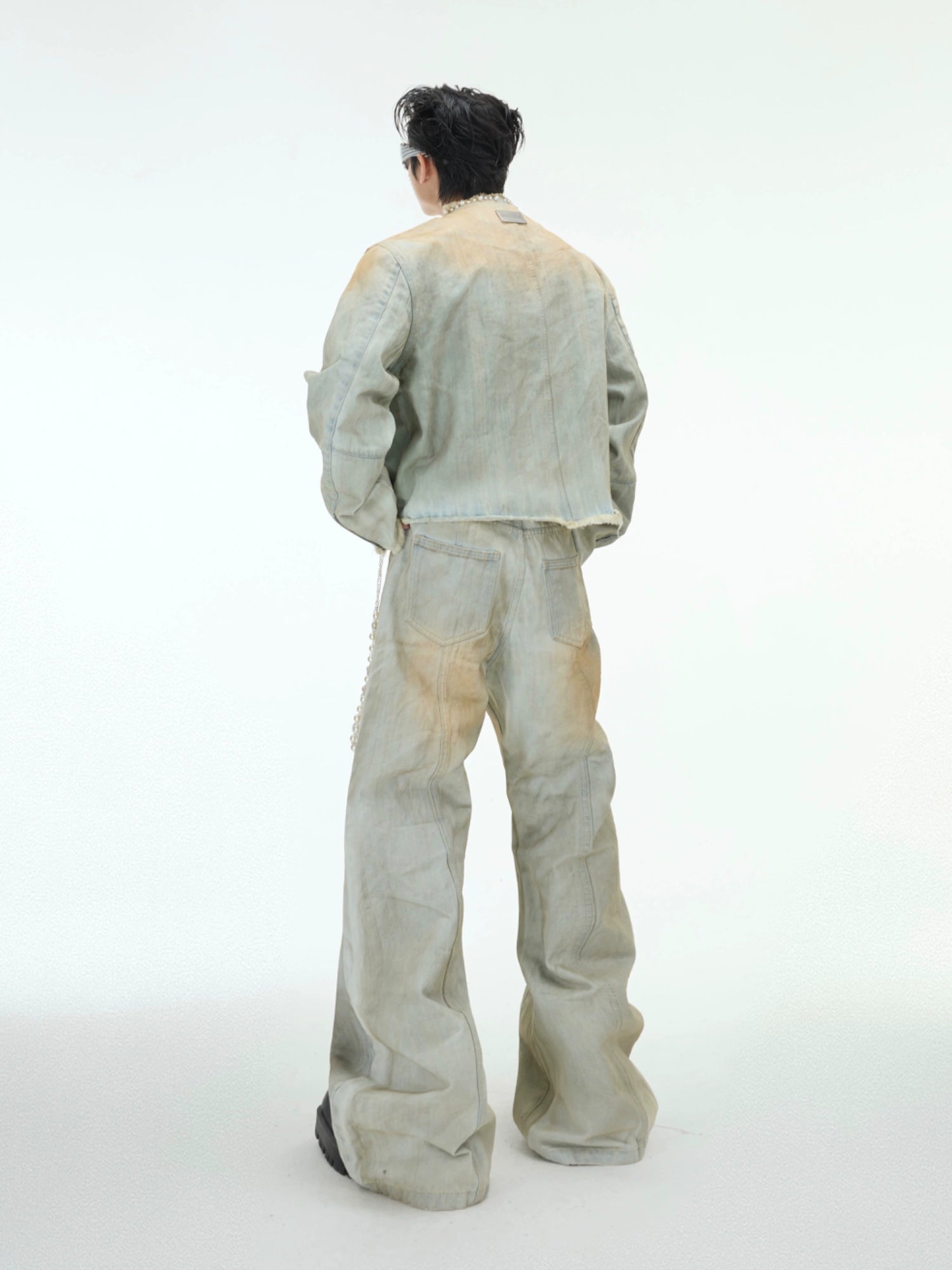 جاكيت جينز عتيق مزين باللؤلؤ 