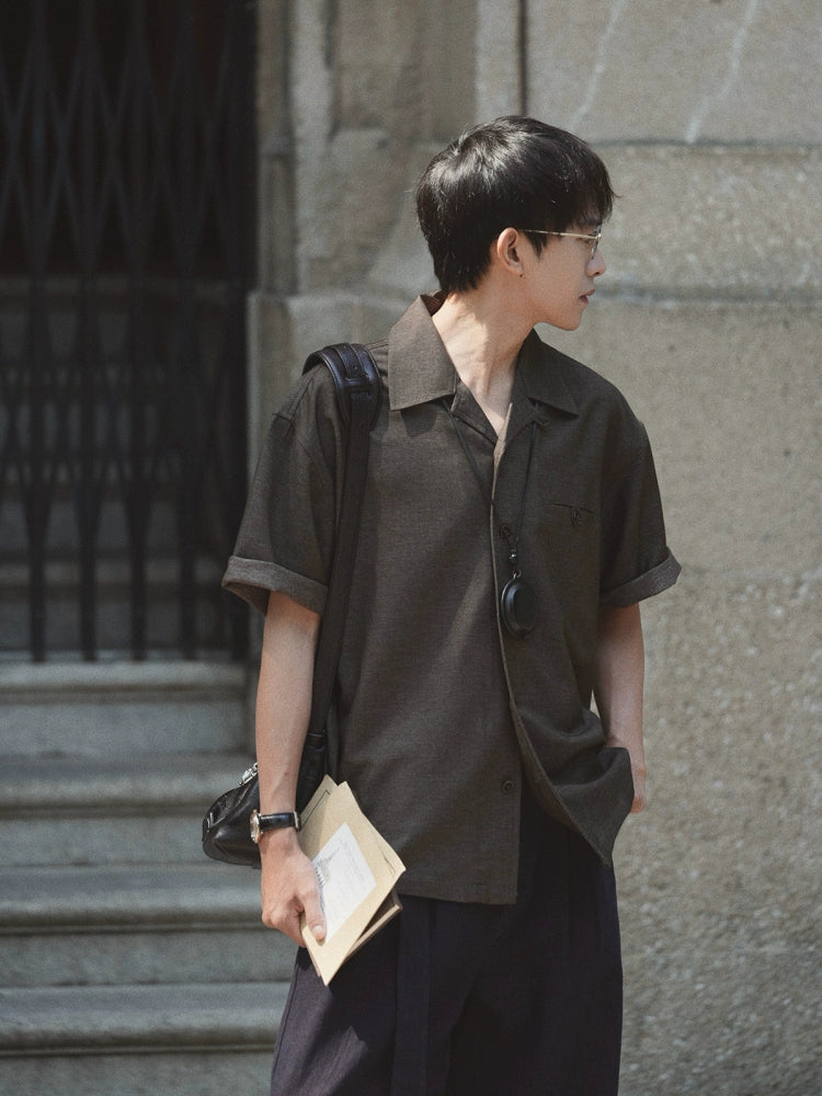 Camisa casual de manga corta con cuello cubano 