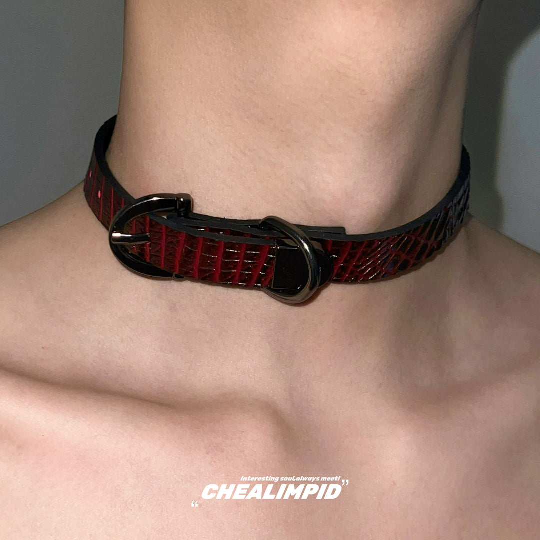 Skórzany naszyjnik choker z kolczastym księżycem na obojczyku 