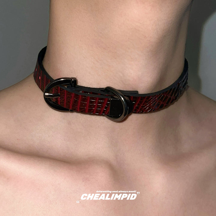 Skórzany naszyjnik choker z kolczastym księżycem na obojczyku 