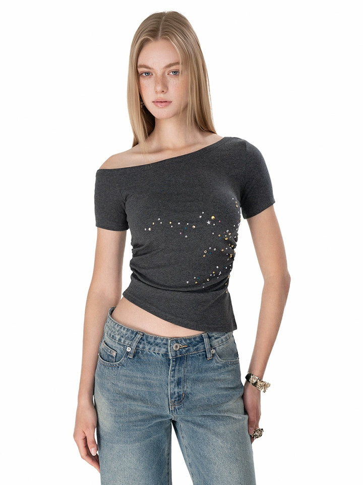 T-shirt slim à épaules dénudées orné d'étoiles 