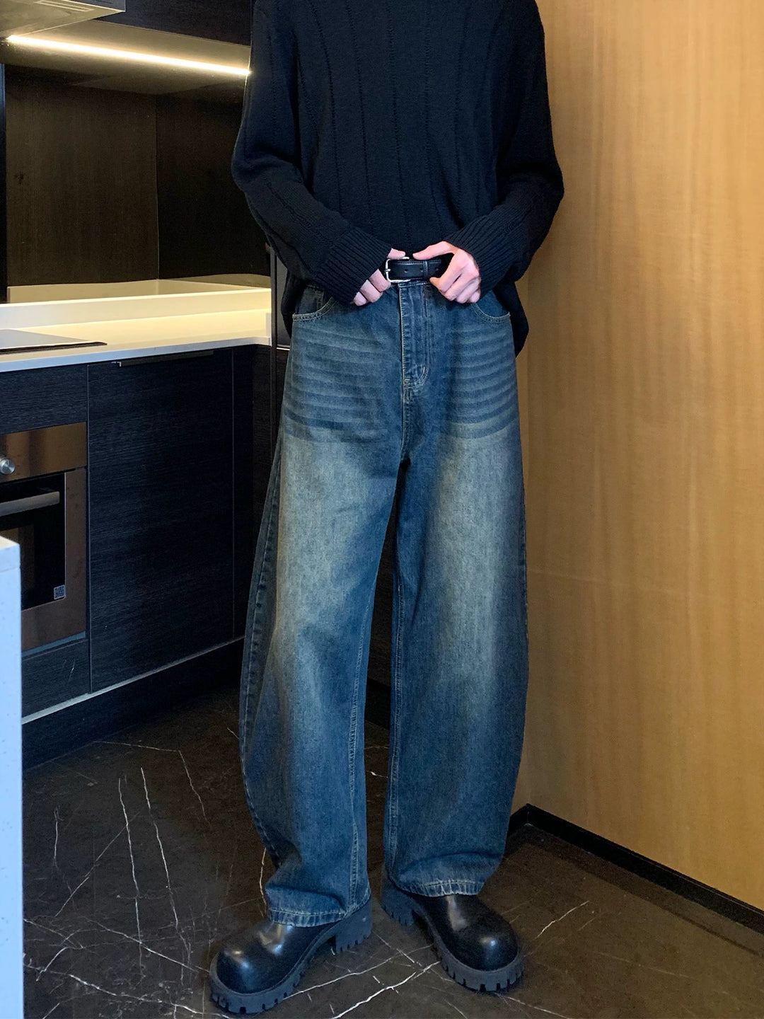 Wide-leg Straight Jeans