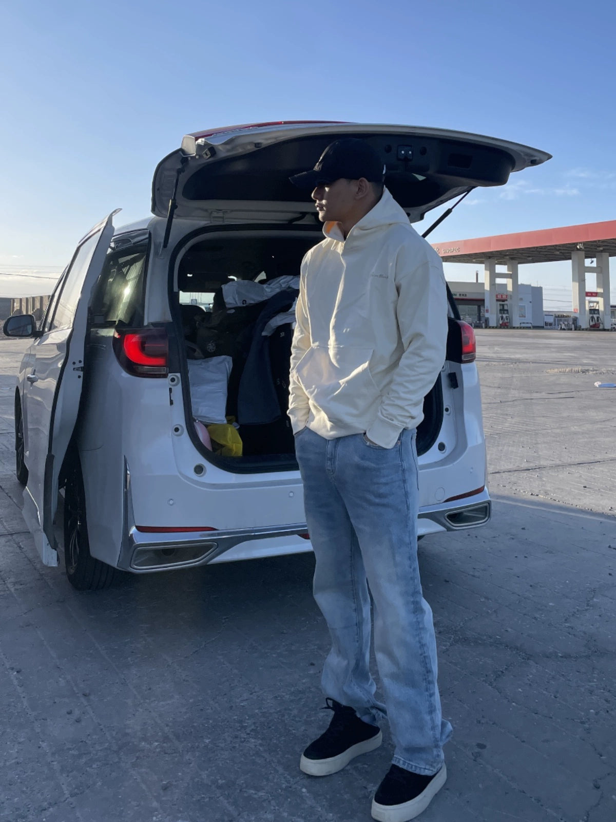 بنطلون جينز عتيق بقصة مستقيمة ومغسول 