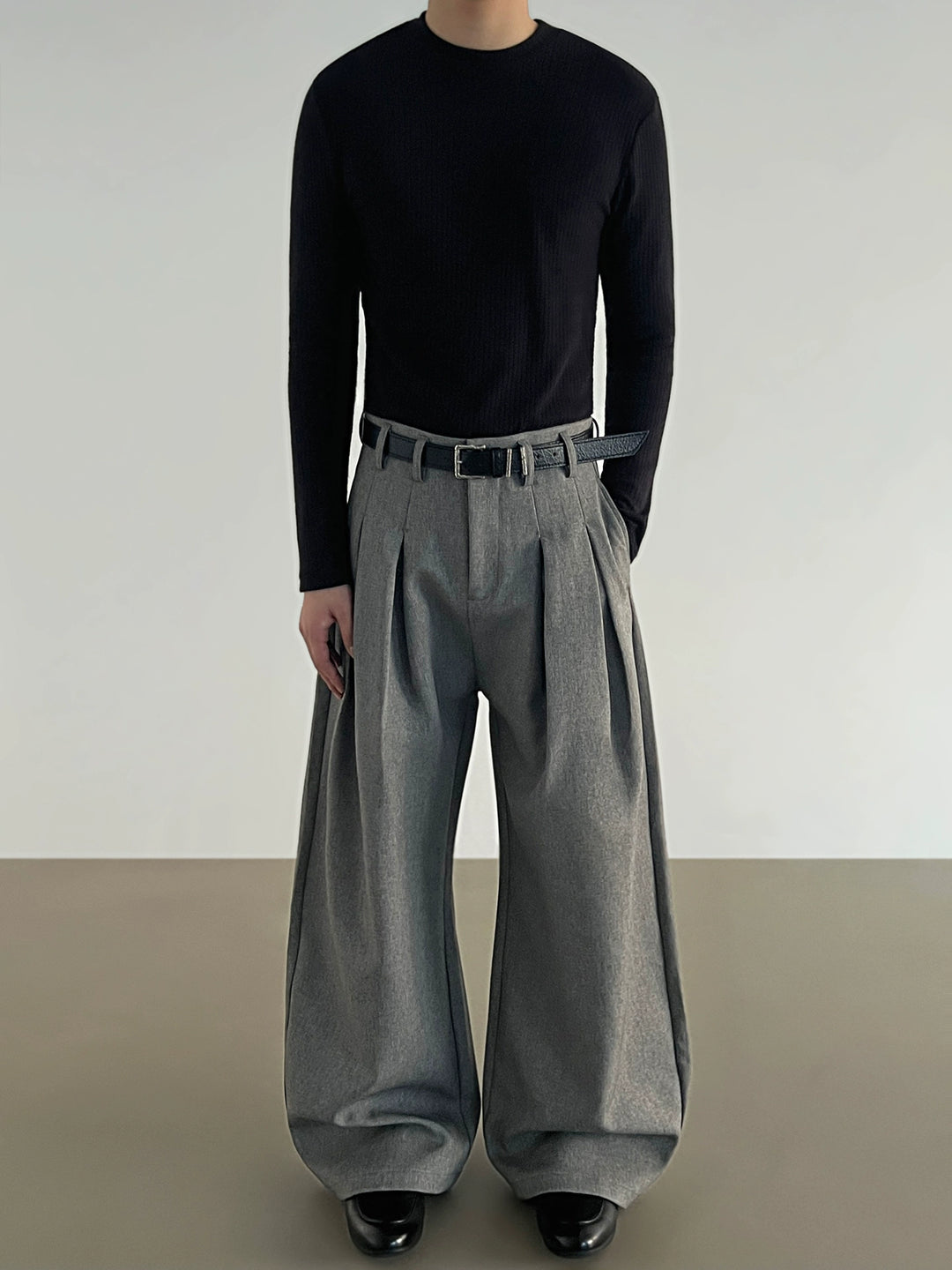 Pleated Linen Wide-Leg Pants
