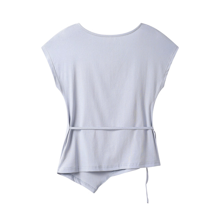 Haut à col oblique avec plis et ceinture à nouer 