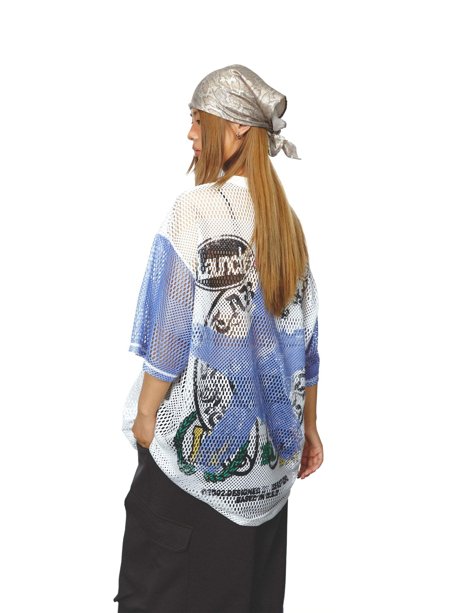 قميص قصير الأكمام فضفاض بطباعة رقمية شبكية 