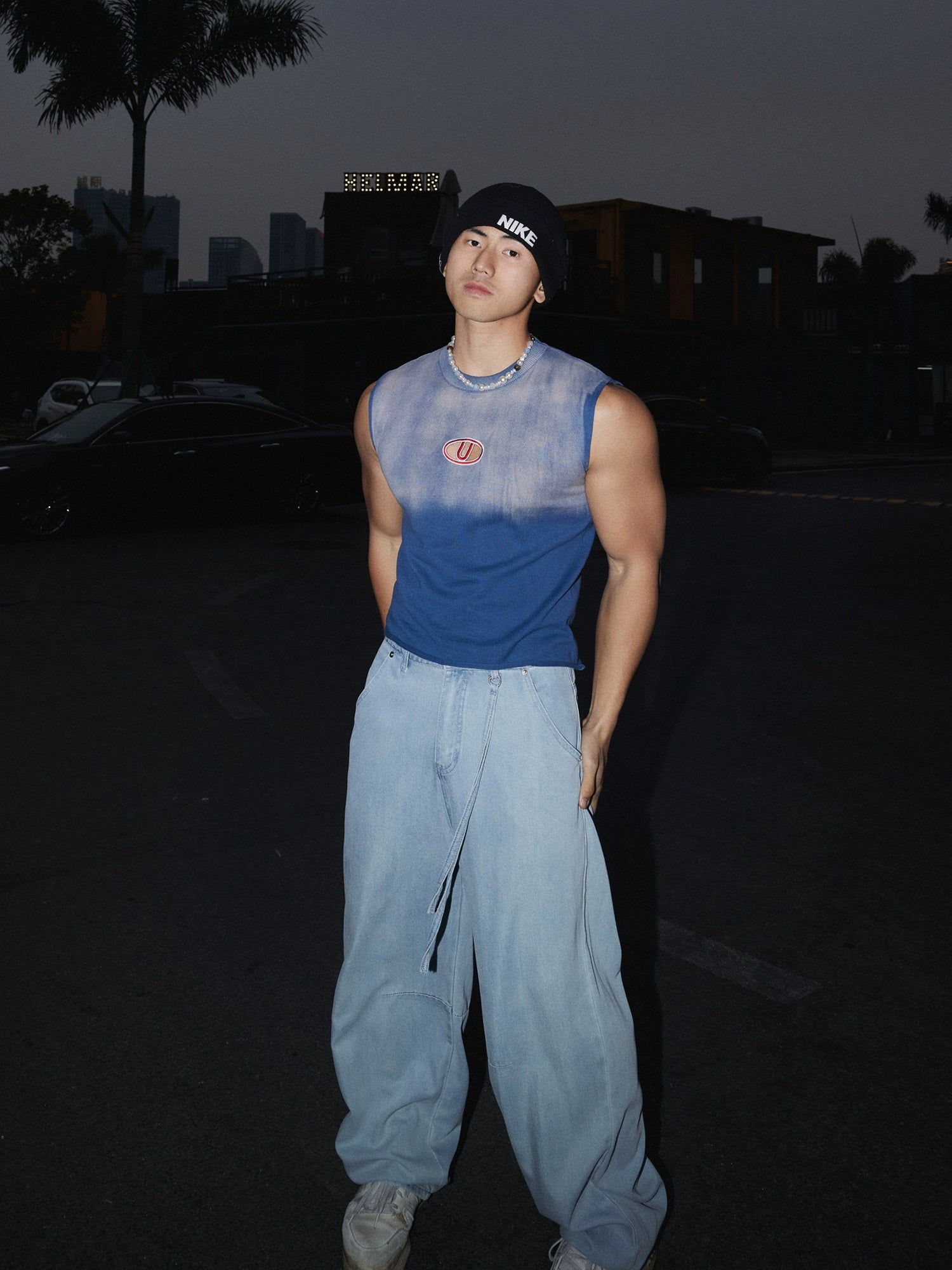 Gewaschene, ausgebleichte, weite Jeanshose 