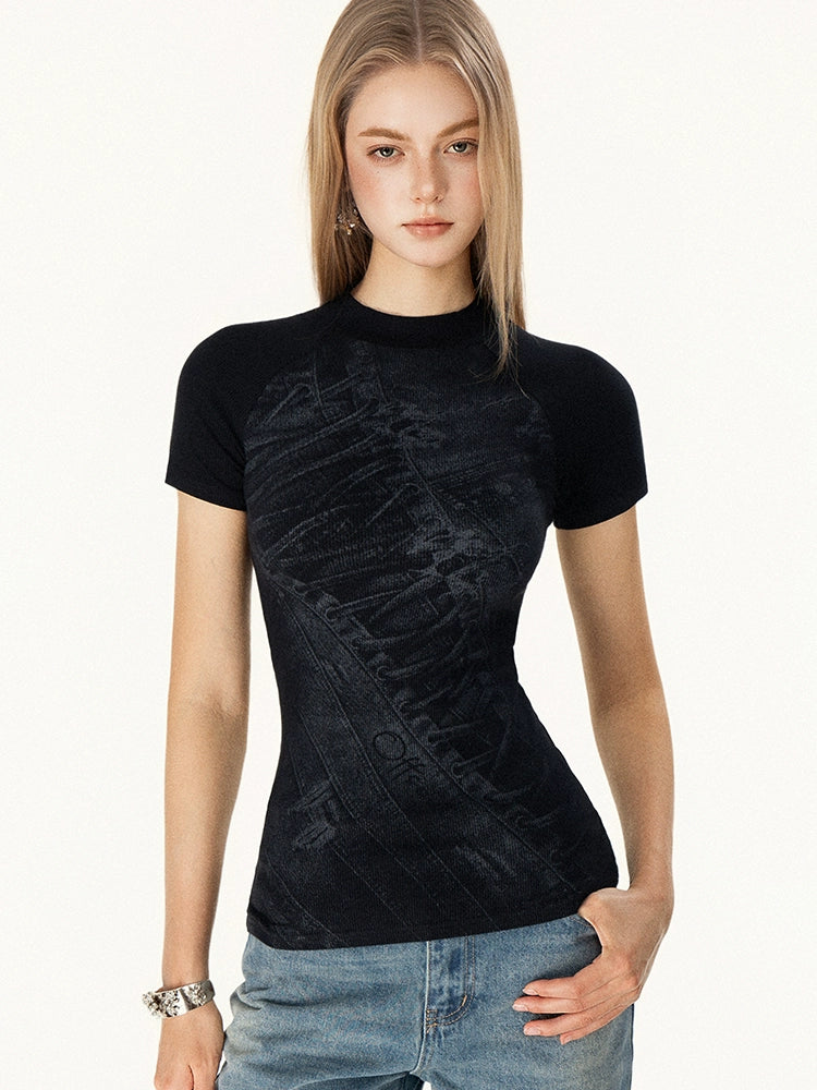 T-shirt graphique à col roulé ajusté à manches courtes 