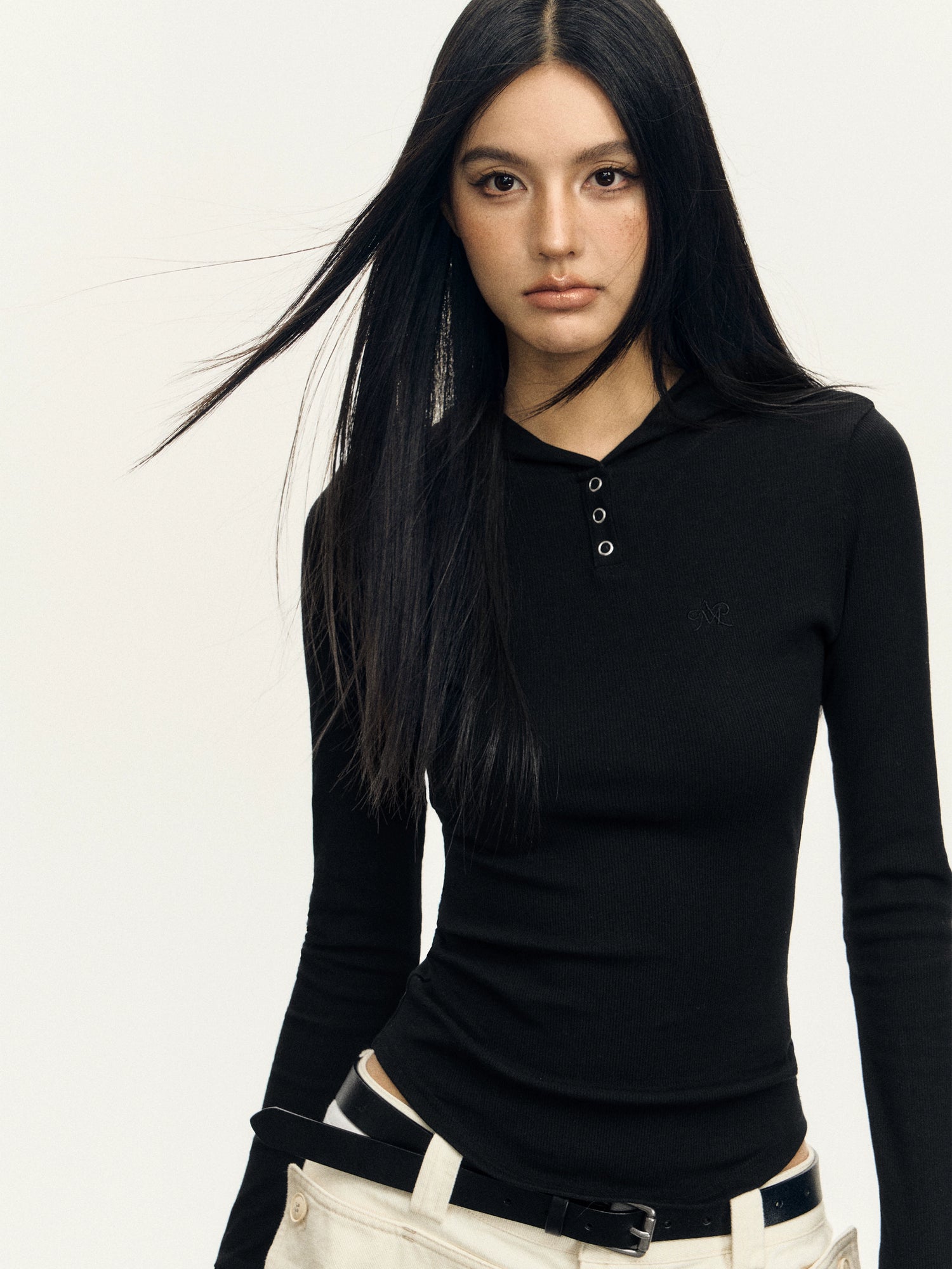 Maglione a collo alto con cappuccio a coste 