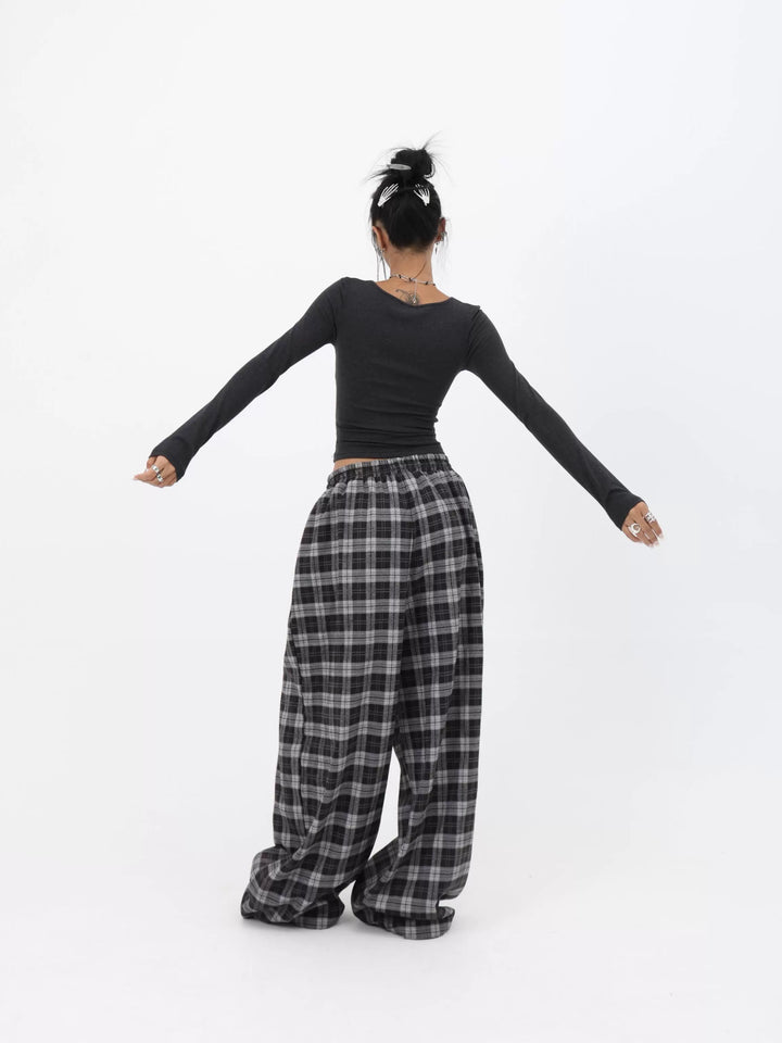 Top ricamato a scollo quadrato slim fit 