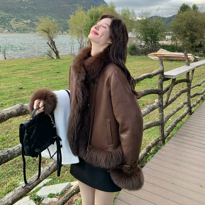 جاكيت جلد مزود بفراء ثعلب 